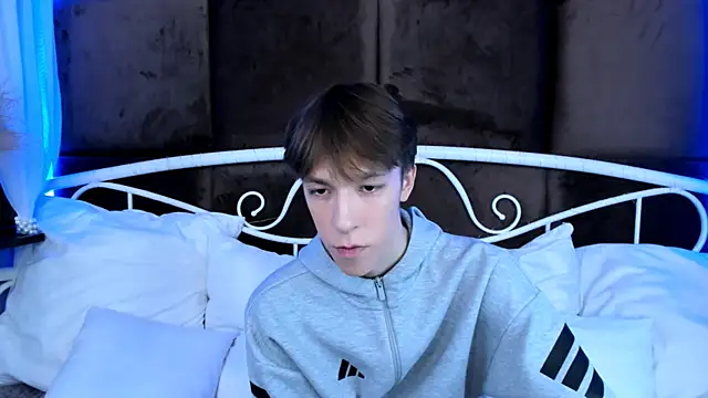 Snapshot of MarkBranston chatting on November 16, 2025, 10:43 am MarkBranston online show from November 16, 2025, 10:43 am