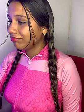 Snapshot of Latina_Sarai chatting on October 6, 2025, 1:52 pm Latina Sarai online show from October 6, 2025, 1:52 pm