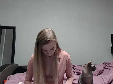 sophieryder online show from November 23, 2025, 8:14 am