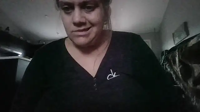 october1992xx online show from November 22, 2025, 4:06 pm