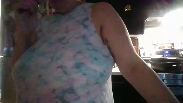 october1992xx online show from December 2, 2025, 7:53 pm