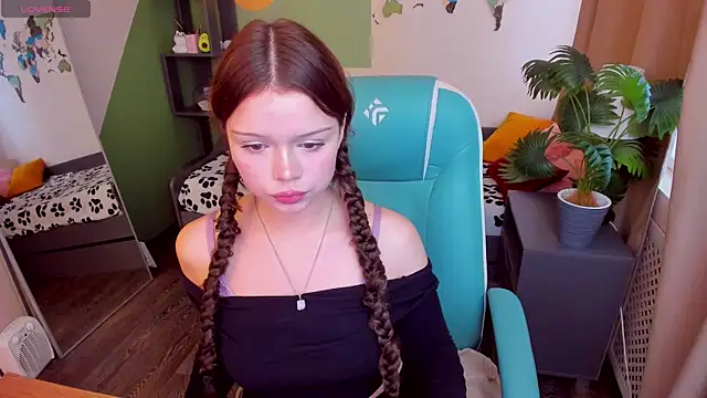 Sarah babyyy online show from October 4, 2025, 6:22 am