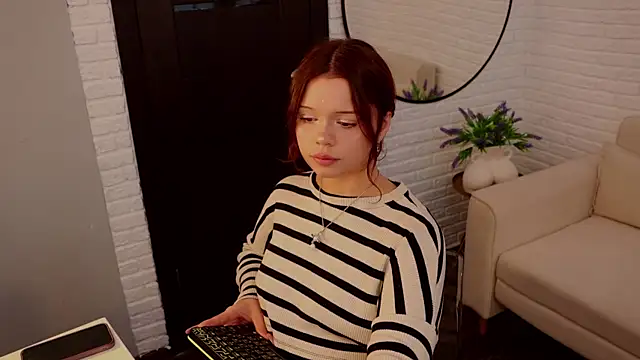 Sarah babyyy online show from October 6, 2025, 10:56 am