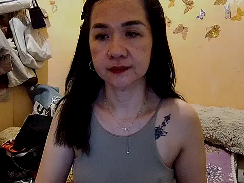 Snapshot of KissHott chatting on November 13, 2025, 12:26 pm KissHott online show from November 13, 2025, 12:26 pm