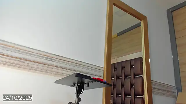 Snapshot of bella_tinkerbell_bahamas chatting on October 24, 2025, 7:54 pm bella tinkerbell bahamas online show from October 24, 2025, 7:54 pm