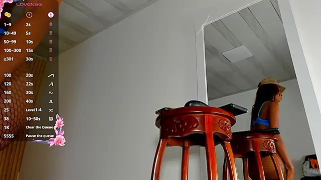 Snapshot of bella_tinkerbell_bahamas chatting on November 21, 2025, 8:40 pm bella tinkerbell bahamas online show from November 21, 2025, 8:40 pm