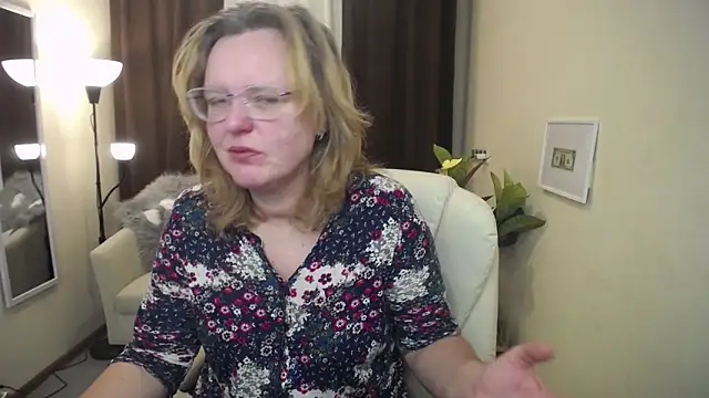 VestaWoody online show from November 17, 2025, 7:03 am