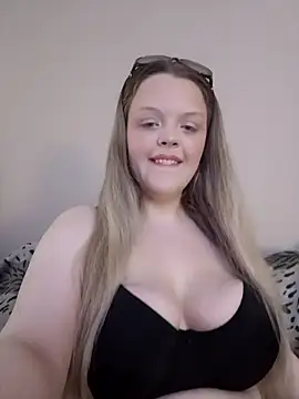 Snapshot of AuroraMaexox chatting on October 8, 2025, 12:58 pm AuroraMaexox online show from October 8, 2025, 12:58 pm