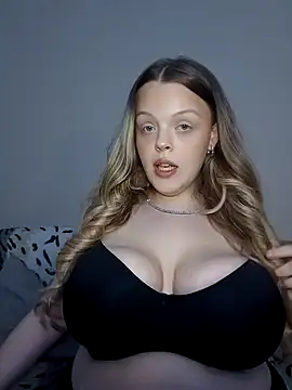 Snapshot of AuroraMaexox chatting on October 18, 2025, 8:09 pm AuroraMaexox online show from October 18, 2025, 8:09 pm