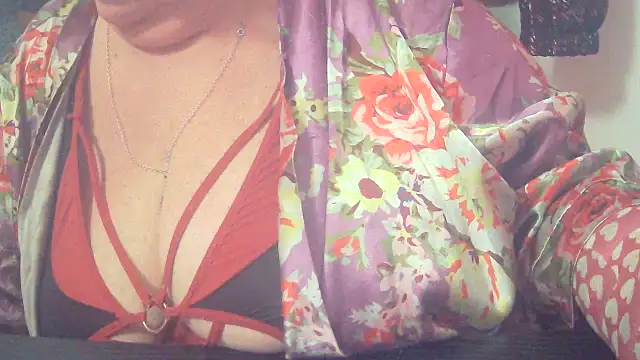 Snapshot of Playful_MILF_Demi chatting on November 17, 2025, 8:25 pm Playful MILF Demi online show from November 17, 2025, 8:25 pm