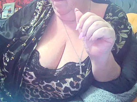Snapshot of Playful_MILF_Demi chatting on December 5, 2025, 1:25 am Playful MILF Demi online show from December 5, 2025, 1:25 am