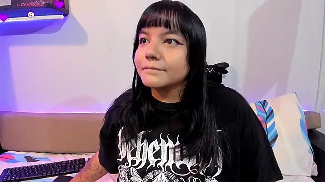 Louiemanson  online show from October 17, 2025, 4:42 pm