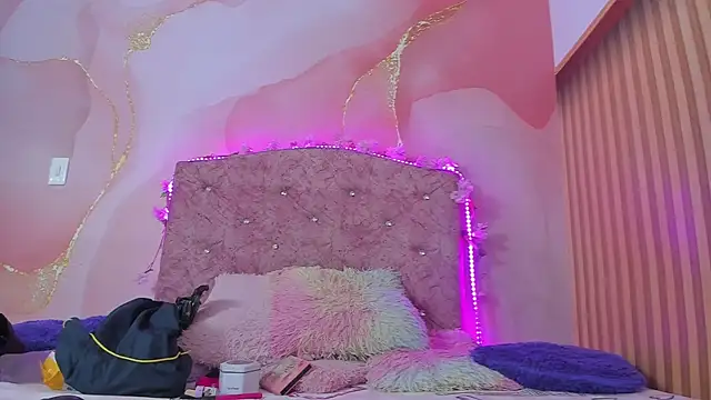 Snapshot of Malory__Jones chatting on November 12, 2025, 6:41 pm Malory Jones online show from November 12, 2025, 6:41 pm