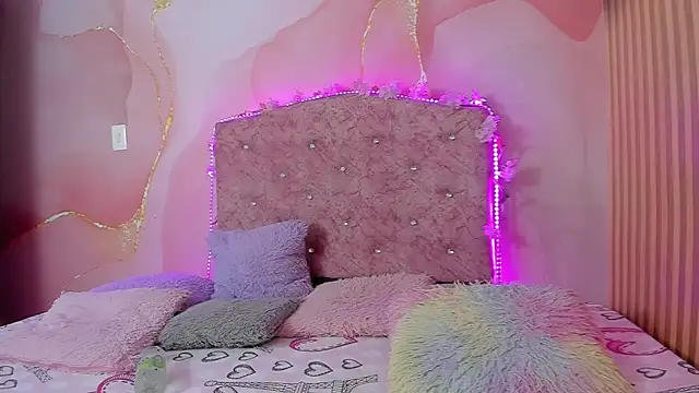 Snapshot of Malory__Jones chatting on November 26, 2025, 6:42 pm Malory Jones online show from November 26, 2025, 6:42 pm