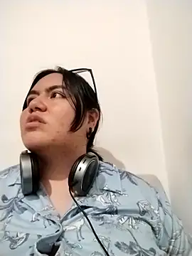 Snapshot of RubyRouge_2 chatting on October 8, 2025, 1:36 am RubyRouge 2 online show from October 8, 2025, 1:36 am