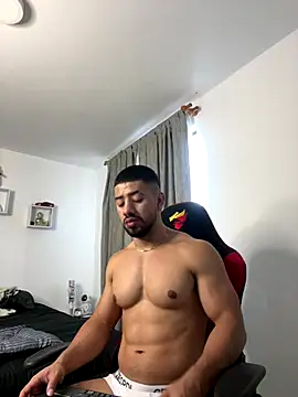 Ezzio Scolaro online show from November 3, 2025, 12:06 pm