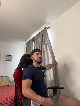 Ezzio Scolaro online show from November 6, 2025, 7:26 pm