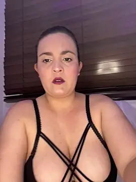 Anyhot latina online show from October 31, 2025, 1:06 am