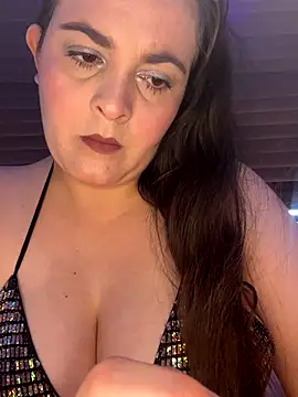 Anyhot latina online show from November 5, 2025, 9:15 pm