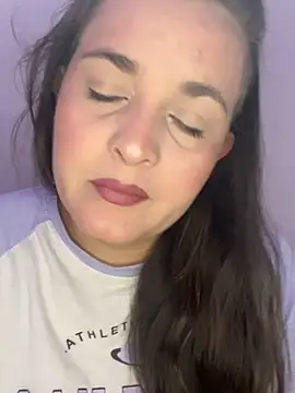 Anyhot latina online show from November 12, 2025, 12:11 am