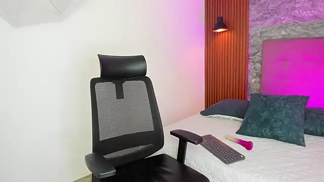 Sam Clark online show from October 9, 2025, 3:37 am