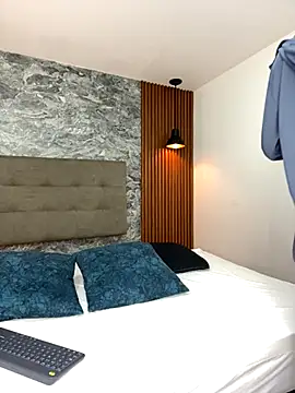 Sam Clark online show from October 21, 2025, 4:02 am