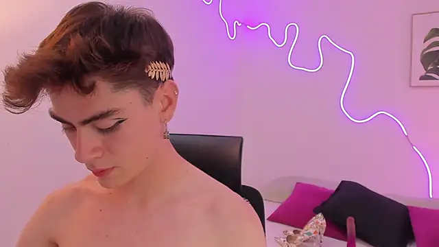 Sam Clark online show from November 18, 2025, 3:23 am