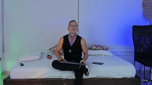  axelking  online show from November 15, 2025, 3:04 am