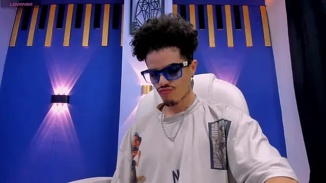 imsammytop online show from November 16, 2025, 1:49 pm