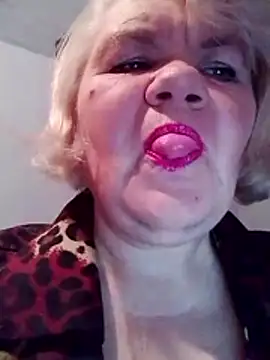 LusiyaGold5 online show from October 28, 2025, 5:26 pm