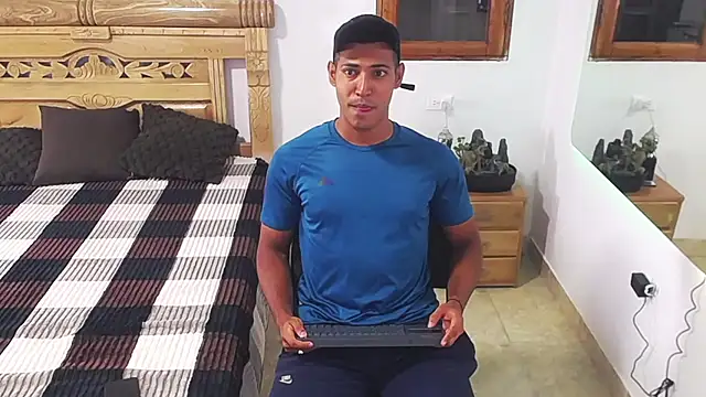 Snapshot of drake_cerra chatting on November 19, 2025, 3:17 am drake cerra online show from November 19, 2025, 3:17 am