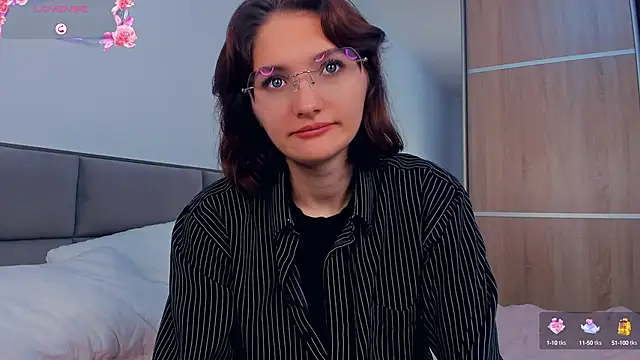 Snapshot of LorrieDegonia chatting on October 14, 2025, 4:13 am LorrieDegonia online show from October 14, 2025, 4:13 am