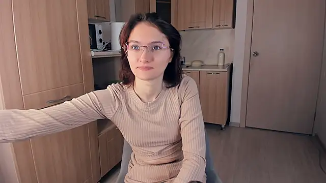 LorrieDegonia online show from November 13, 2025, 4:11 am