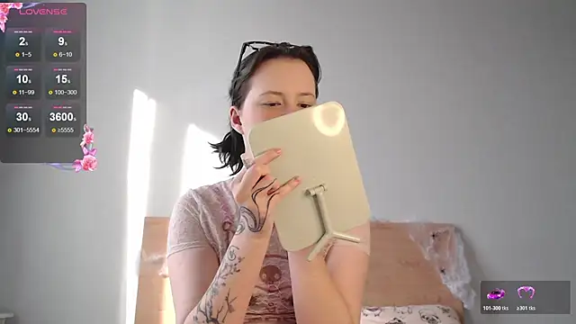 katlynaccerman online show from October 31, 2025, 5:52 am