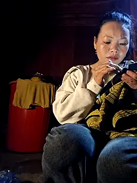 miomio-12 online show from October 7, 2025, 12:57 pm