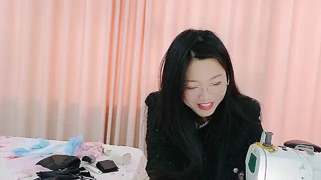 Snapshot of CCOO520 chatting on October 31, 2025, 4:24 am CCOO520 online show from October 31, 2025, 4:24 am