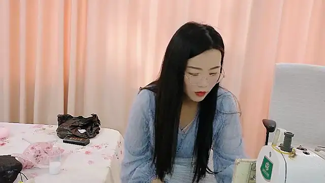 Snapshot of CCOO520 chatting on November 6, 2025, 4:13 am CCOO520 online show from November 6, 2025, 4:13 am