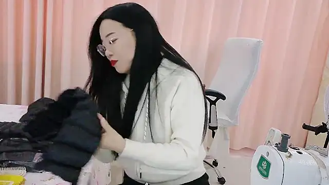 Snapshot of CCOO520 chatting on November 9, 2025, 8:34 am CCOO520 online show from November 9, 2025, 8:34 am