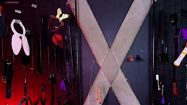 mranii queen bdsm  online show from December 4, 2025, 3:49 am