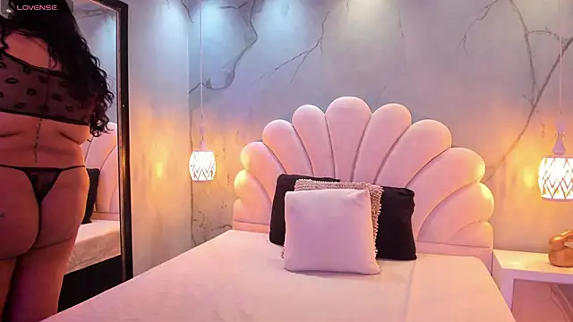 CatalinaCoopper online show from October 24, 2025, 5:15 am