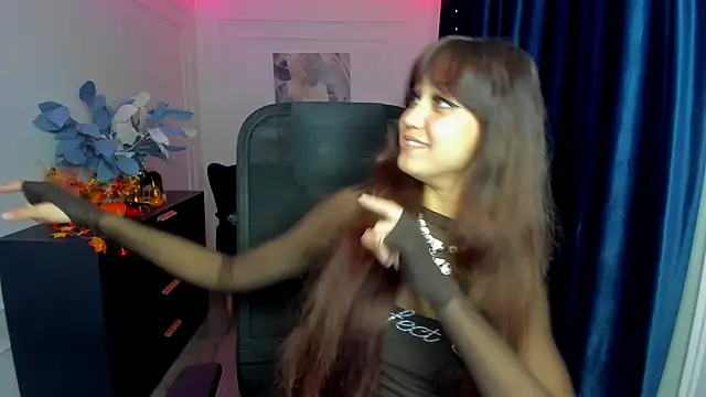 Snapshot of TiffanyYounge chatting on October 25, 2025, 4:09 am TiffanyYounge online show from October 25, 2025, 4:09 am