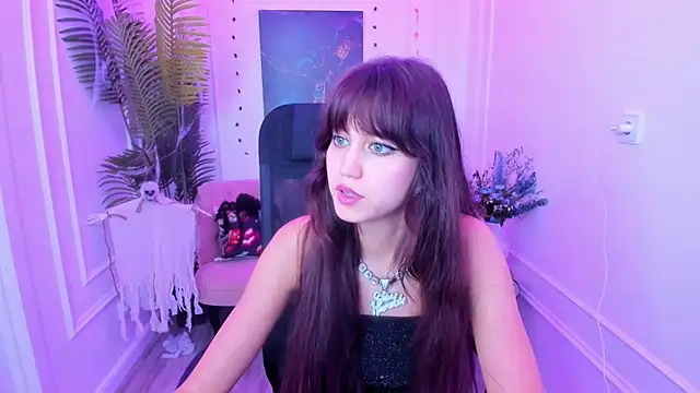 Snapshot of TiffanyYounge chatting on October 27, 2025, 12:20 pm TiffanyYounge online show from October 27, 2025, 12:20 pm