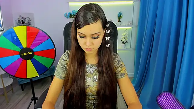 Snapshot of TiffanyYounge chatting on November 12, 2025, 12:38 pm TiffanyYounge online show from November 12, 2025, 12:38 pm