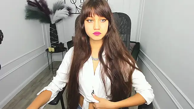 Snapshot of TiffanyYounge chatting on November 14, 2025, 12:37 pm TiffanyYounge online show from November 14, 2025, 12:37 pm