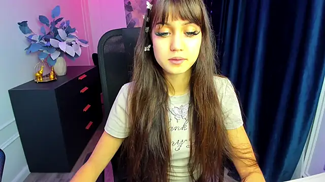 Snapshot of TiffanyYounge chatting on November 28, 2025, 12:30 pm TiffanyYounge online show from November 28, 2025, 12:30 pm