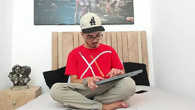 Timothe Evans online show from November 1, 2025, 8:33 pm