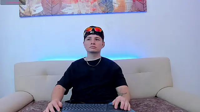 Leoo Miller online show from October 23, 2025, 8:07 pm