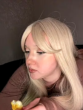 Darling Bri  online show from November 1, 2025, 8:55 pm