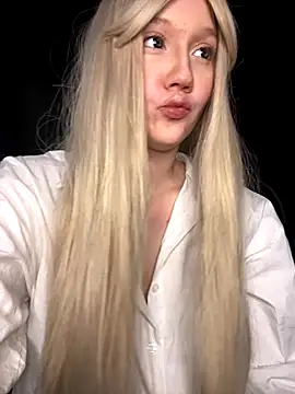 Darling Bri  online show from November 10, 2025, 10:25 am