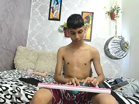 sexyboys cutex18 online show from November 9, 2025, 8:51 pm